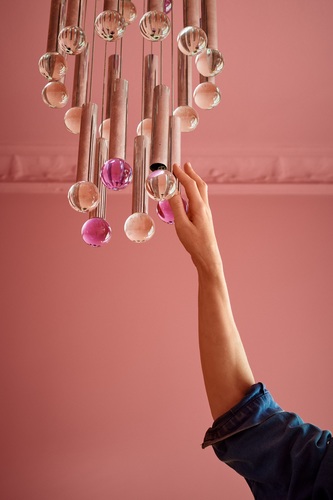 Jak używać intensywnego różu we wnętrzach, by uniknąć cukierkowego efektu